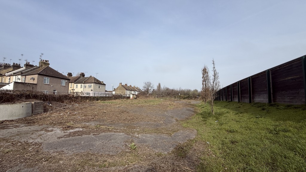Lot: 24 - OPEN YARD AND LAND OFF KING EDWARD ROAD WITH POTENTIAL - External image of site inside looking north